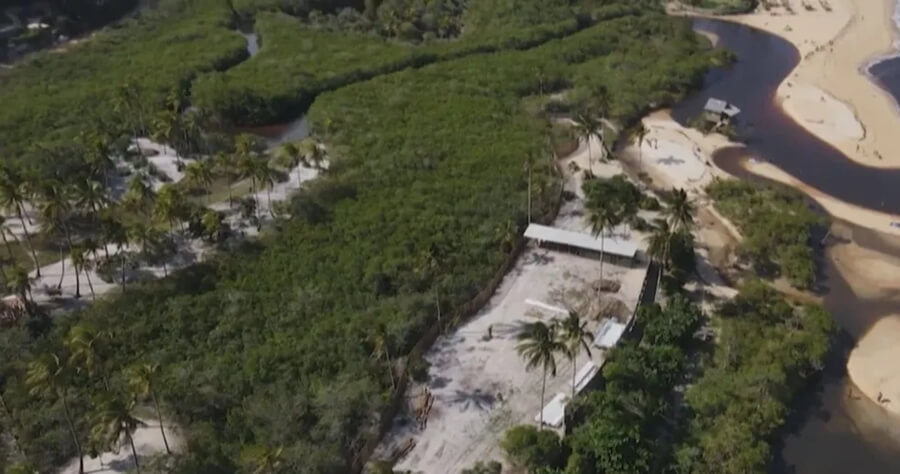 Moradores denunciam construção de condomínio de luxo em Trancoso em área de mangue