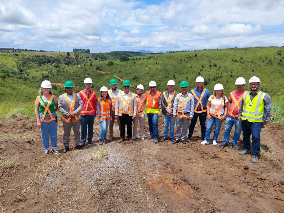 Vereadores visitam mineradora de grafite em Itabela e solicitam audiência pública