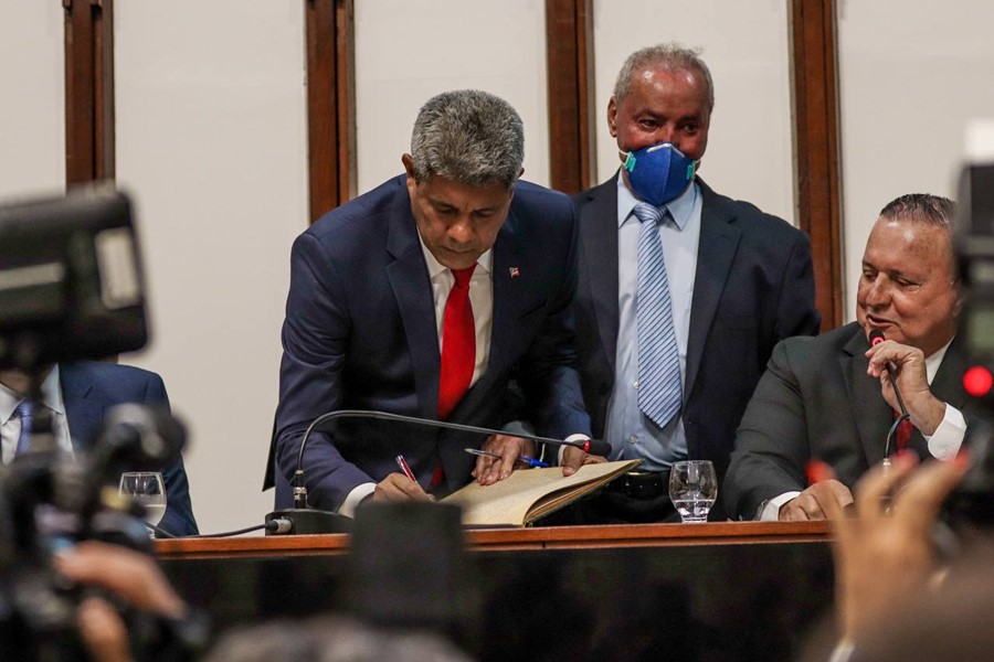 Jerônimo Rodrigues toma posse na ALBA como governador da Bahia