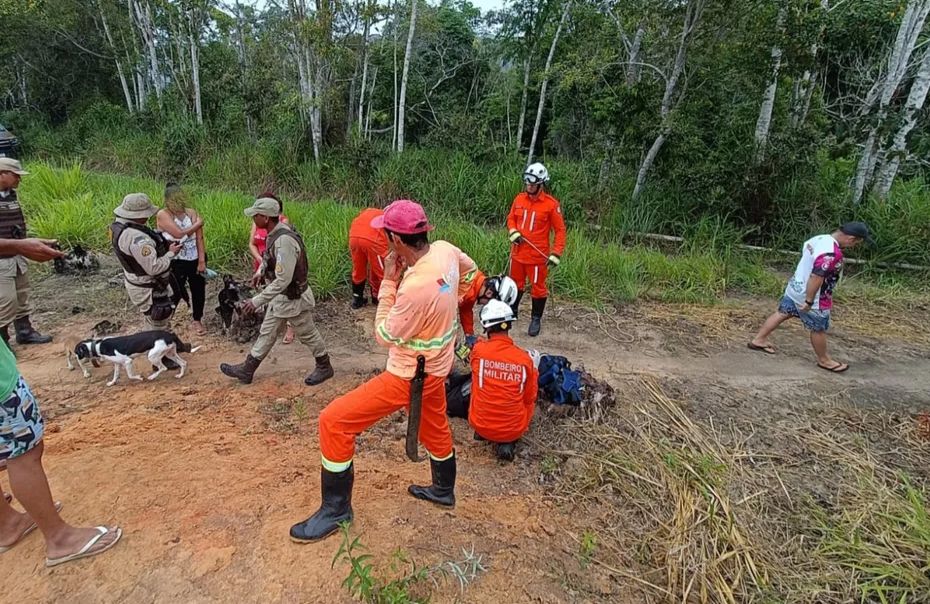 Jovem é encontrada morta com sinais de tortura em cova rasa; dias antes ela foi agredida e jogada no mesmo local