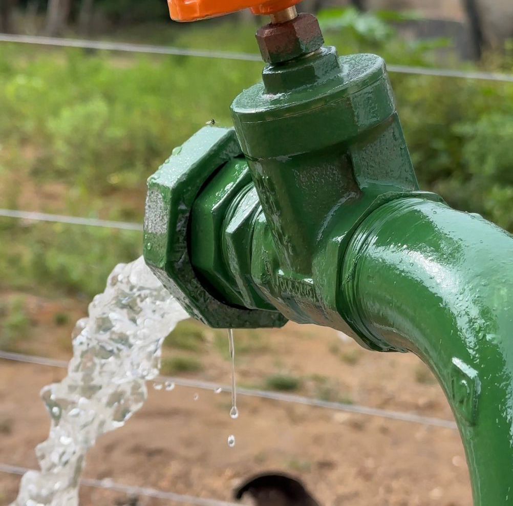 Três poços artesianos com energia solar começam a ser instalados nos povoados de Guaratinga