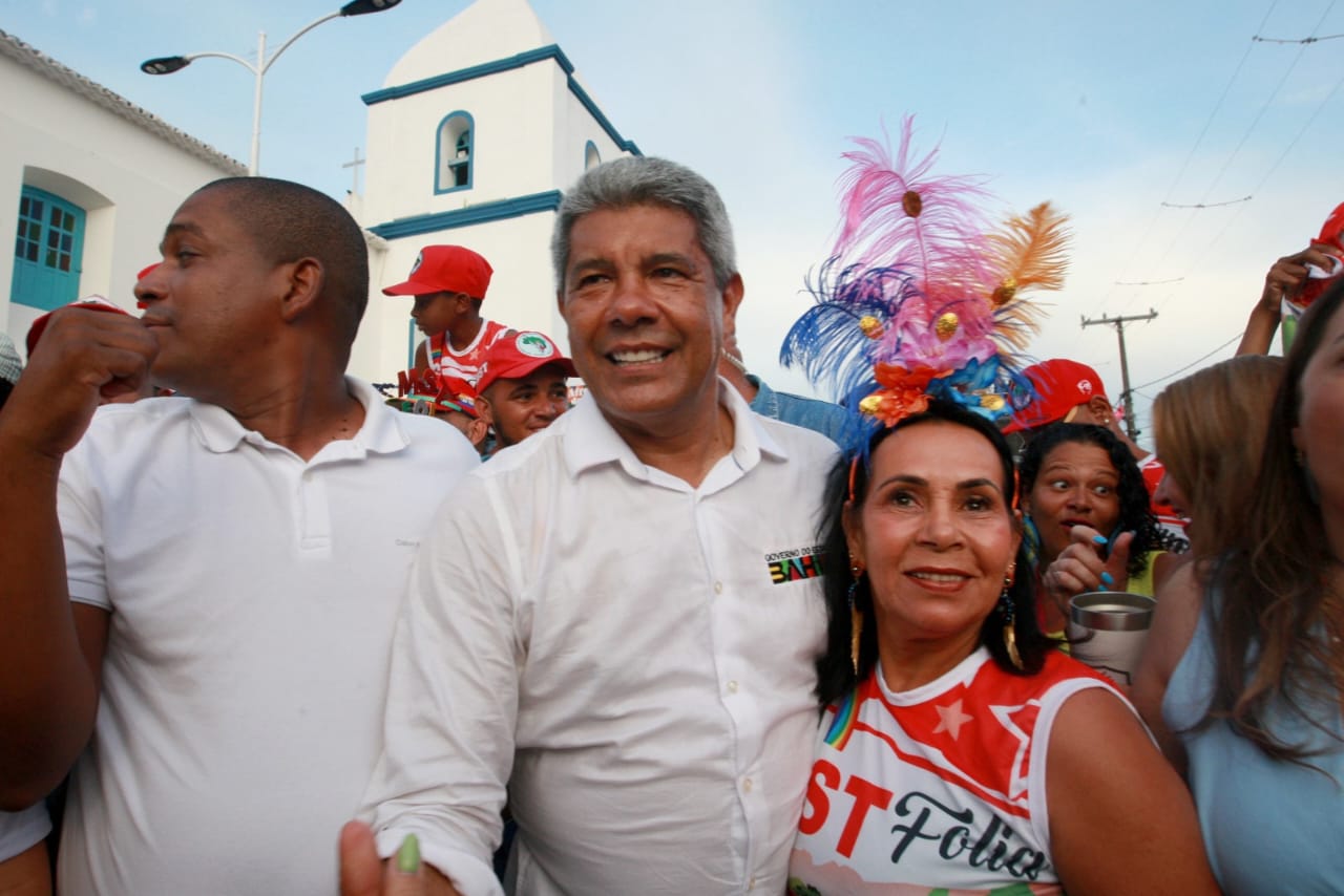 Jerônimo Rodrigues visita Carnaval de Caravelas, Alcobaça e Prado