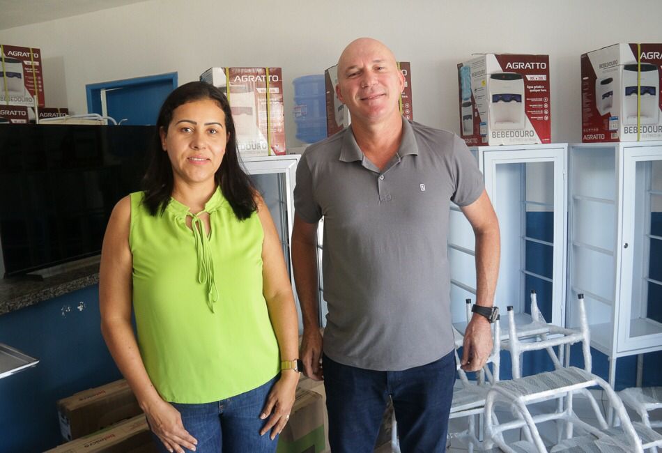 Francisqueto entrega móveis e eletrônicos novos para saúde de Itabela
