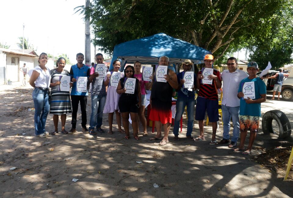 Moradores da Jaqueira recebem títulos da Reurb em Itabela
