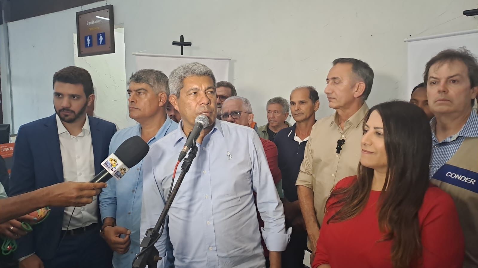 Em Porto Seguro, Governador anuncia medidas de apoio às famílias afetadas pela chuva