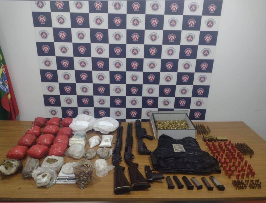 Polícia prende grande quantidade de drogas armas e munições, em Porto Seguro