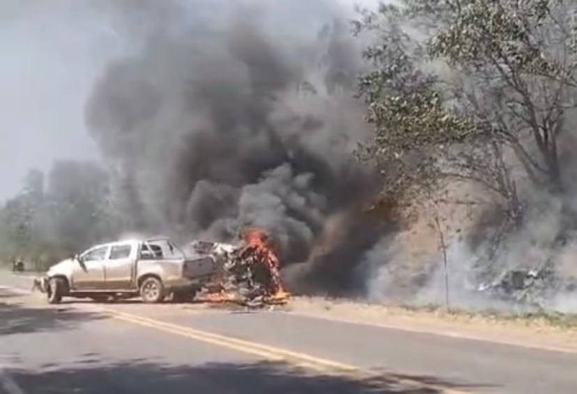 Acidente deixa 6 feridos e 3 carros em chamas na BR-101, próximo a Itabela