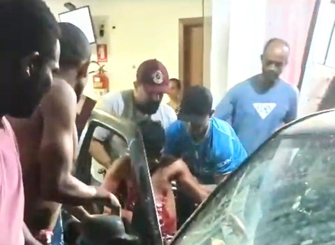 Homem é ferido com garrafa de vidro durante briga no interior de Guaratinga