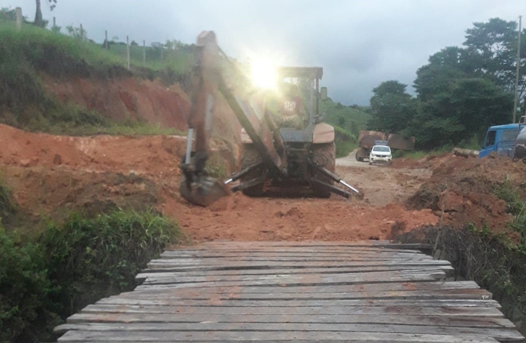 Ponte é recuperada próximo ao Distrito de Buranhém; veículos pesados estão proibidos de passar