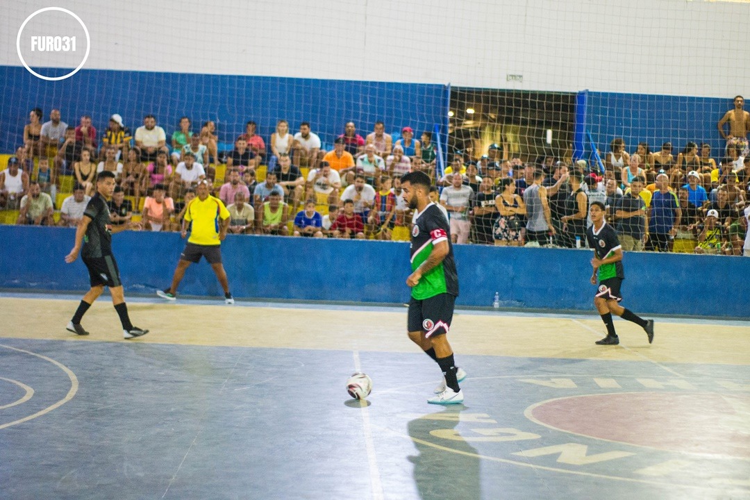 Abertura da 1ª Copa Comércio de Futsal é marcada por muitos gols no Ginásio Municipal de Guaratinga