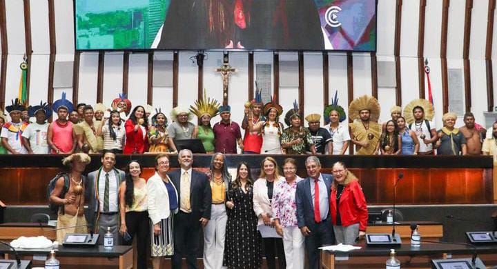 Deputada Cláudia Oliveira vota a favor do projeto de lei em benefício dos professores indígenas