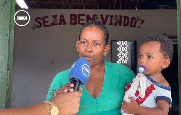 Mulher se abriga em prédio de escola desativada após ter que sair de casa de aluguel em Guaratinga