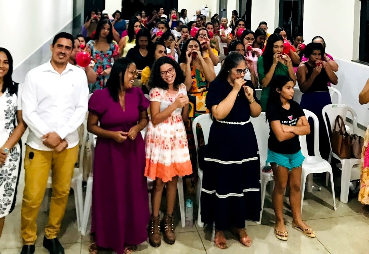 Branco Costa, pré-candidato a prefeito de Guaratinga e sua esposa Mirlene Silva promoveram evento em homenagem às mulheres no sábado (30)