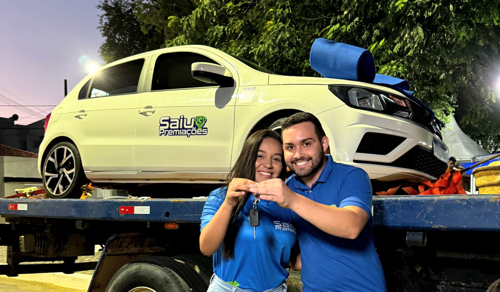 Saiu Premiações entrega carro gol para uma moradora de Jordânia-MG