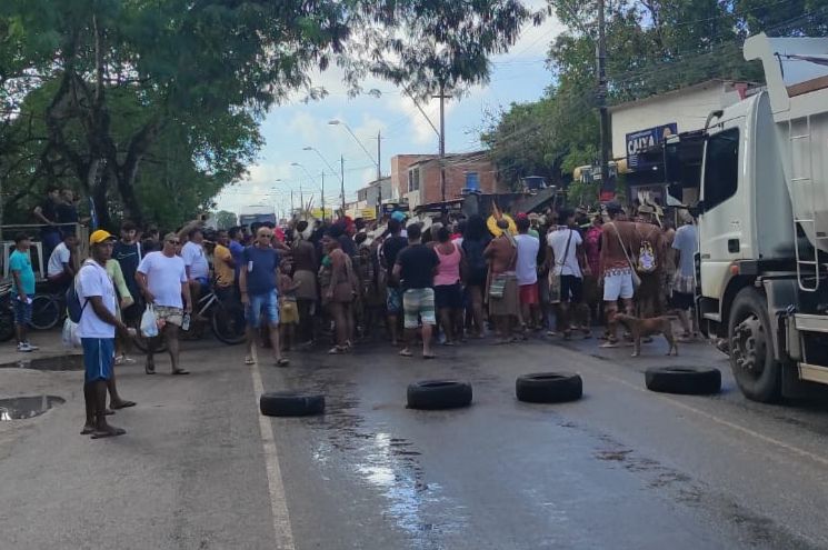 Indígenas realizam protesto na BR-367 em Cabrália contra reintegração de posse