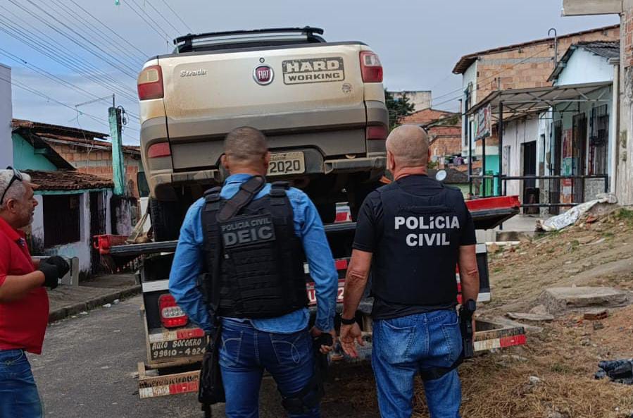 Carro roubado em Arraial d’Ajuda é recuperado pela polícia em Eunápolis