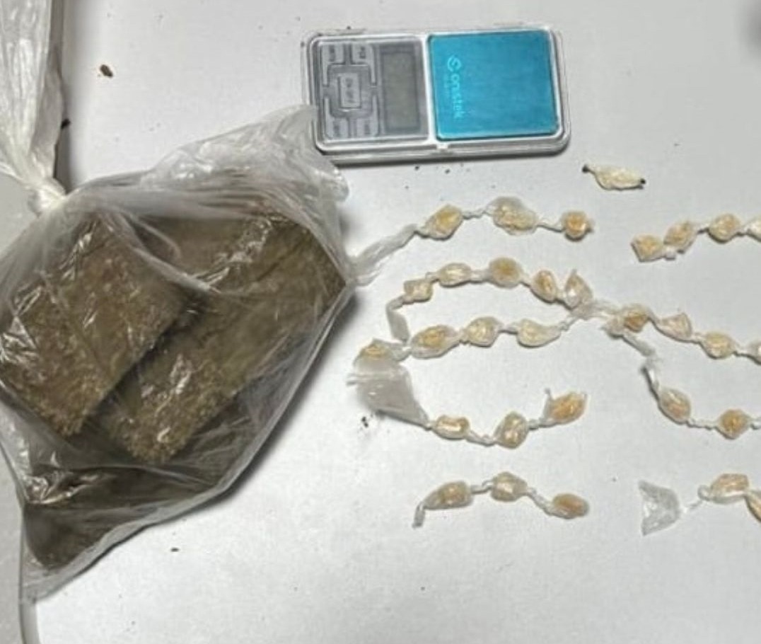 Dois menores de idade são apreendidos com 35 pedras de crack e dois tablets de maconha em Guaratinga