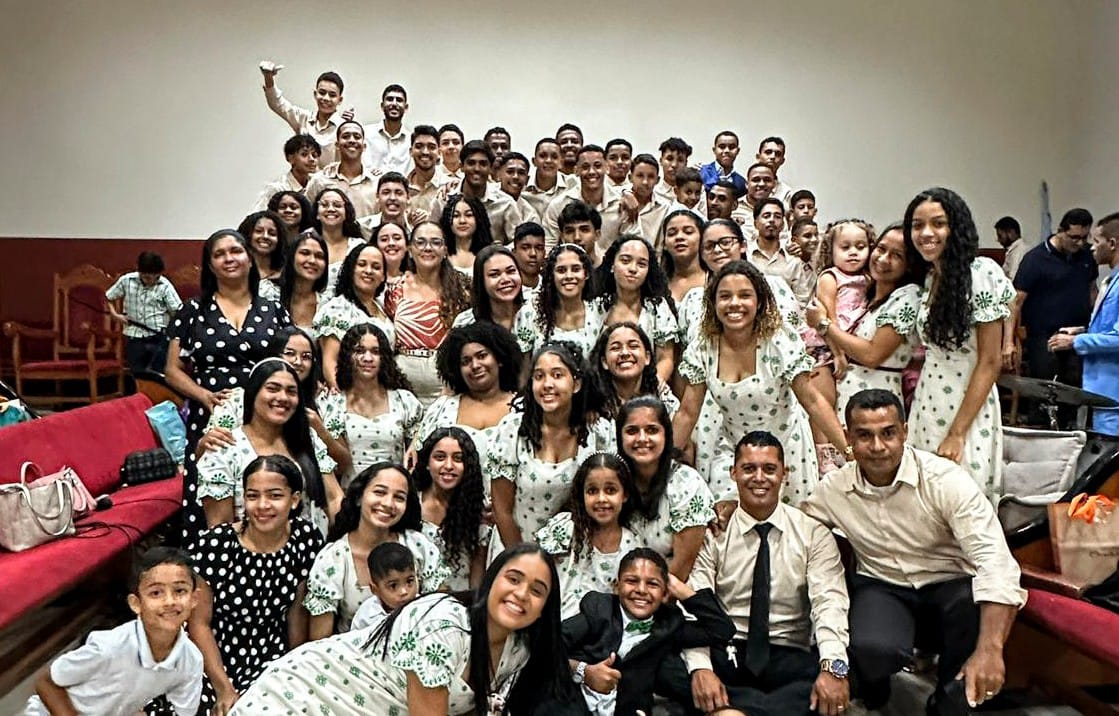 Jovens participam de dois dias de congresso na Igreja Assembleia de Deus em Guaratinga