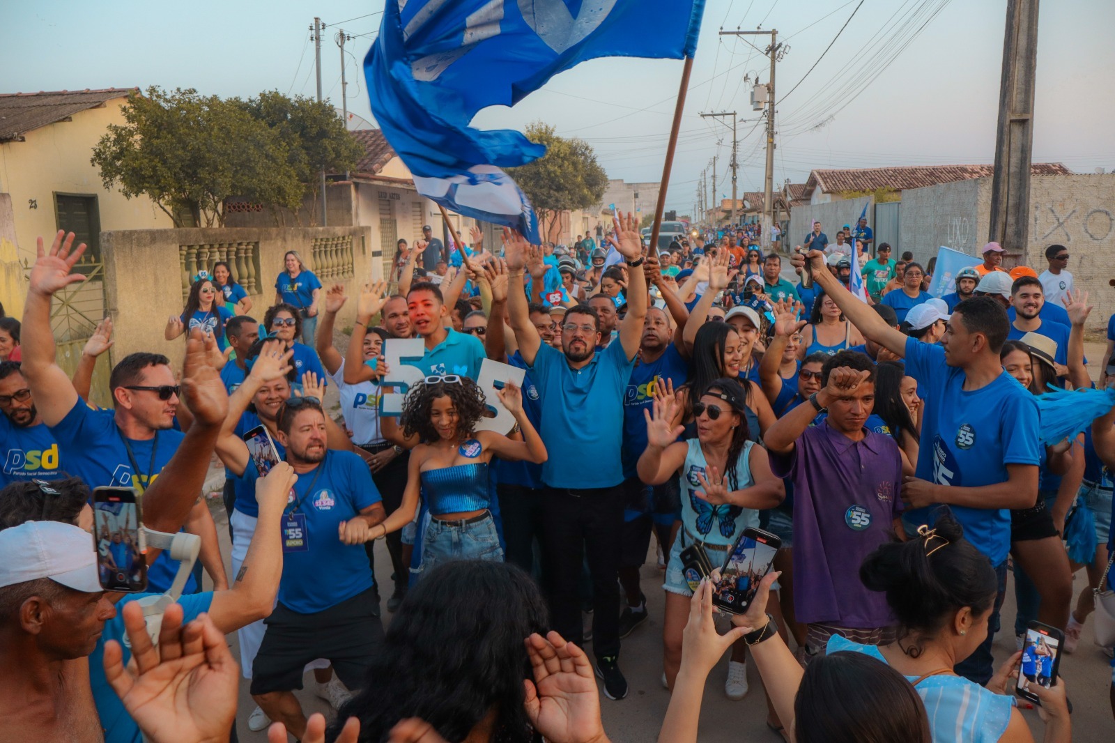 Ao lado de Francisqueto, Ricardo Flauzino e Zé Sossai realizam 1ª carreata da campanha