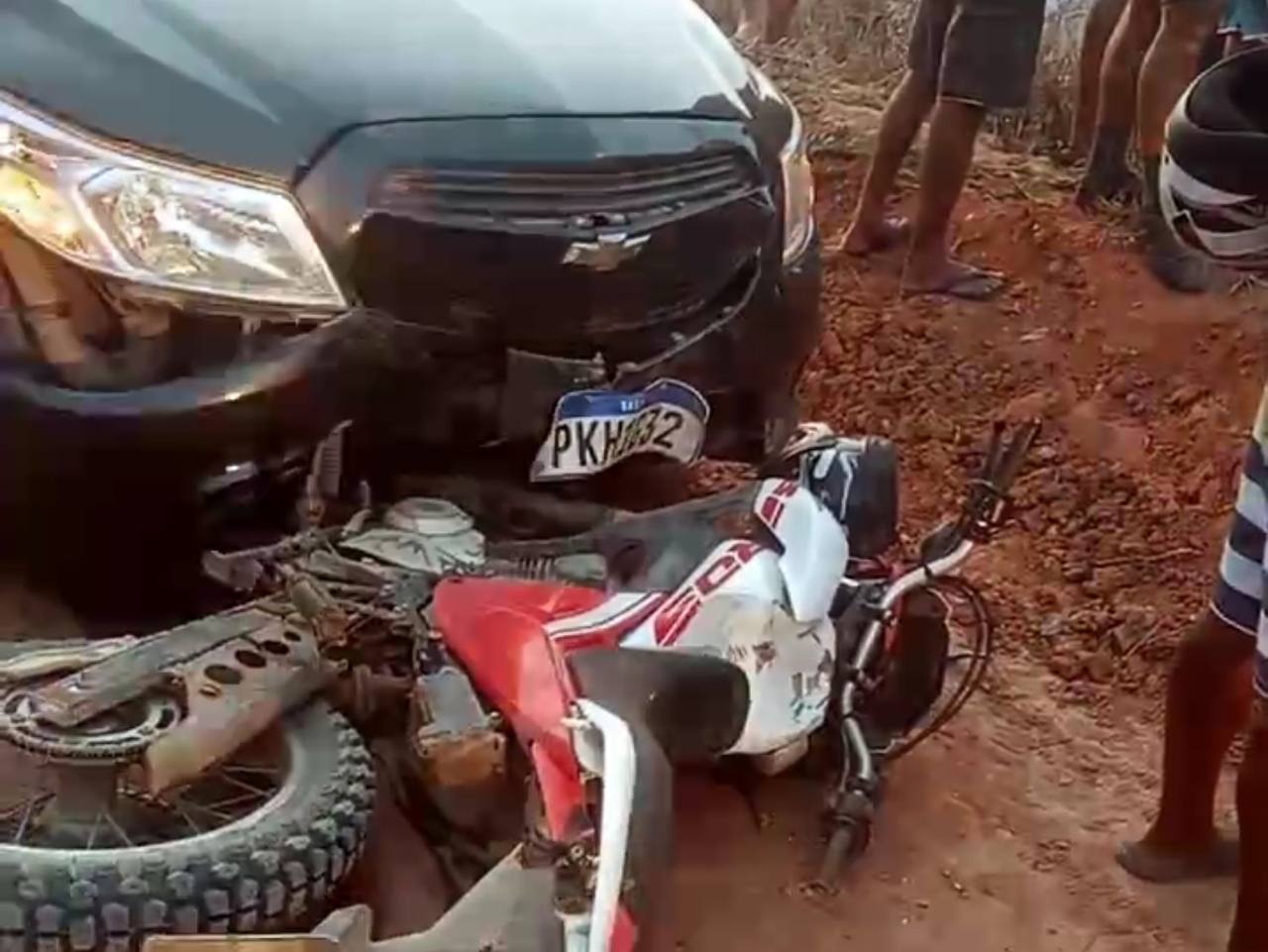 Motociclista sofre fratura em colisão entre carro e moto em Guaratinga