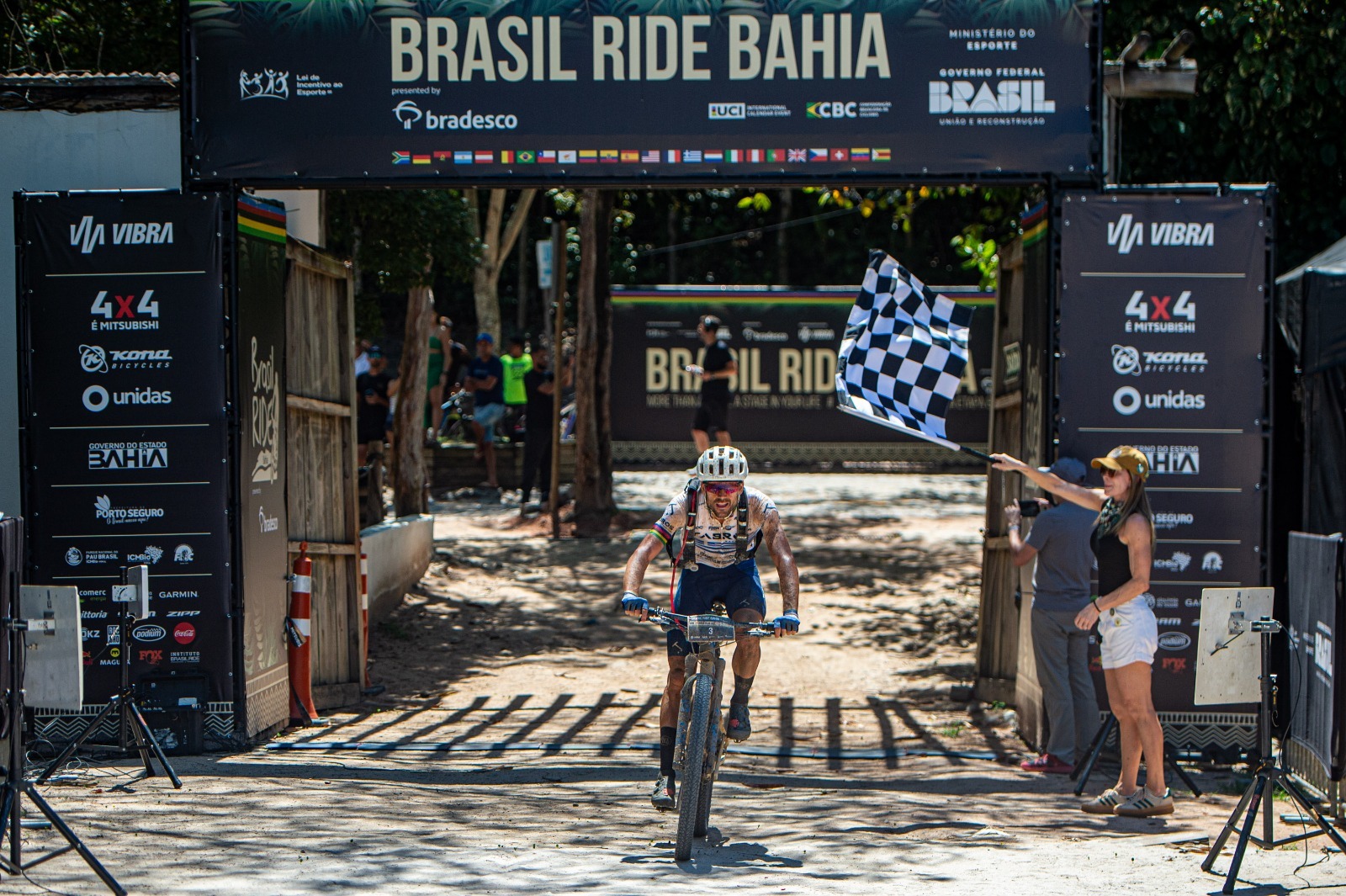 Etapa 5 da Brasil Ride Bahia ciclistas saem de Guaratinga e voltam para Arraial D’Ajuda