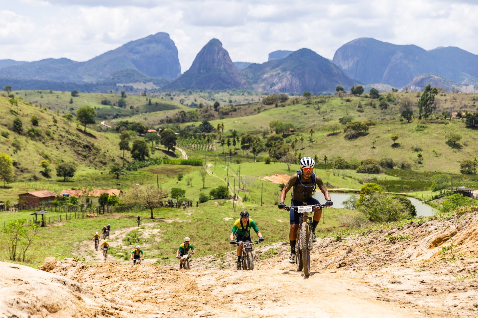 Guaratinga: 4ª Etapa da Brasil Ride tem o maior percurso e a ladeira das sete voltas que exigem muito dos competidores