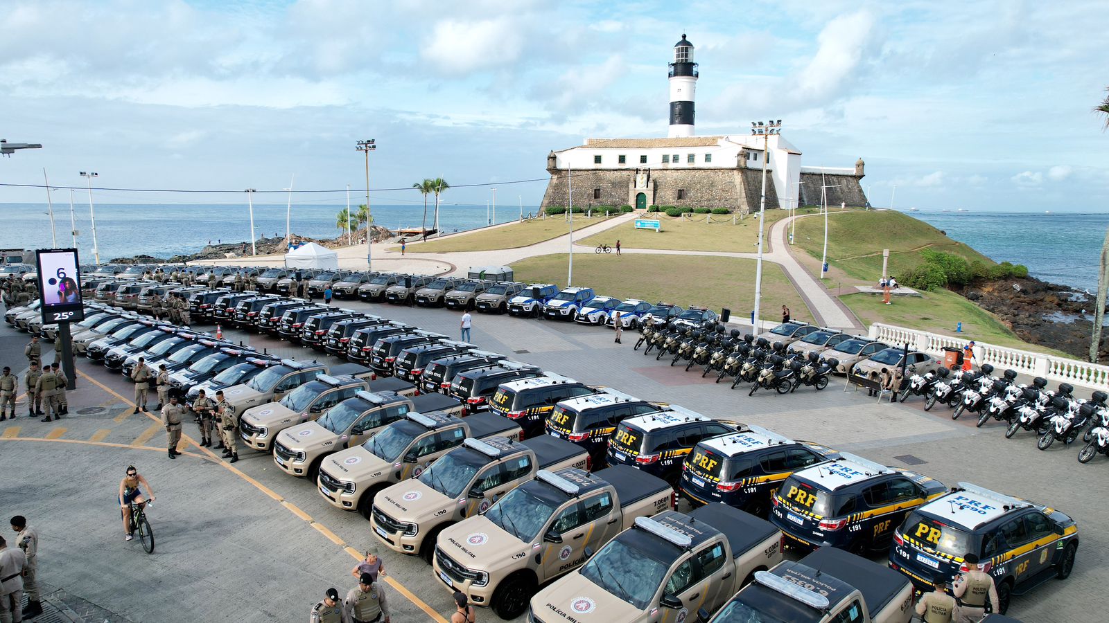 Deputada Cláudia Oliveira recebe novas viaturas para reforçar a segurança em Porto Seguro