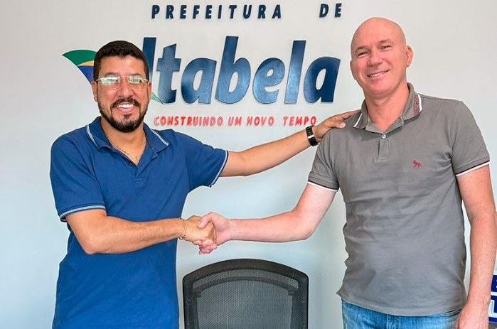 Prefeito de Itabela recebe sucessor para início da transição de governo