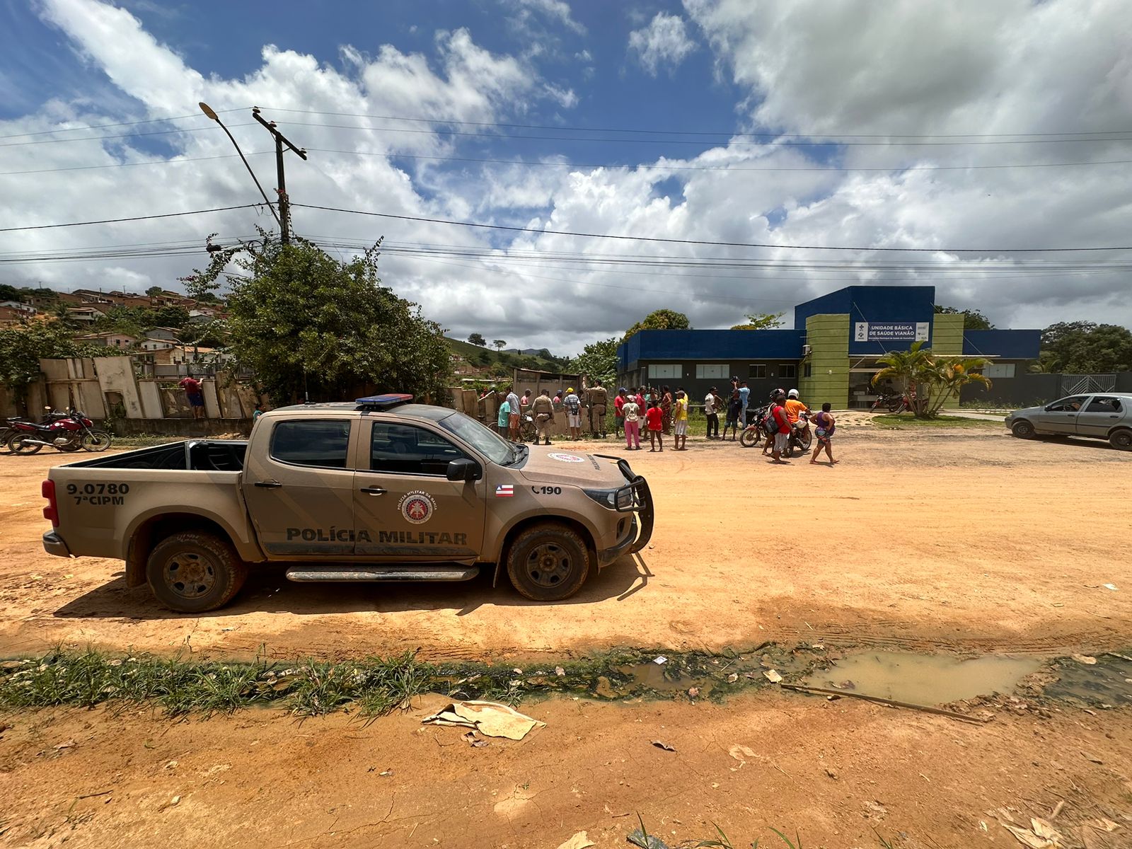 Corpo de homem é encontrado em terreno ao lado de UBS no Bairro Vianão, em Guaratinga