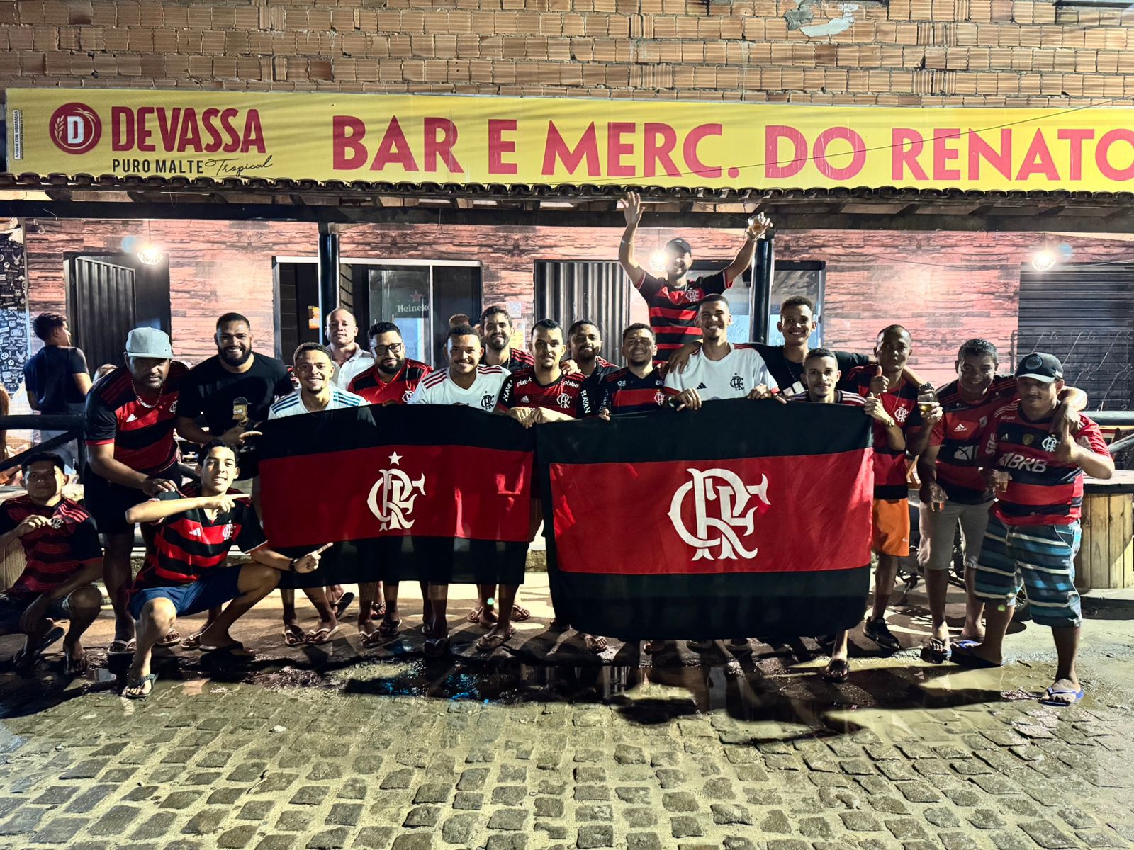 Flamengo conquista Copa do Brasil 2024 e torcedores lotam Bar do Renato em Guaratinga