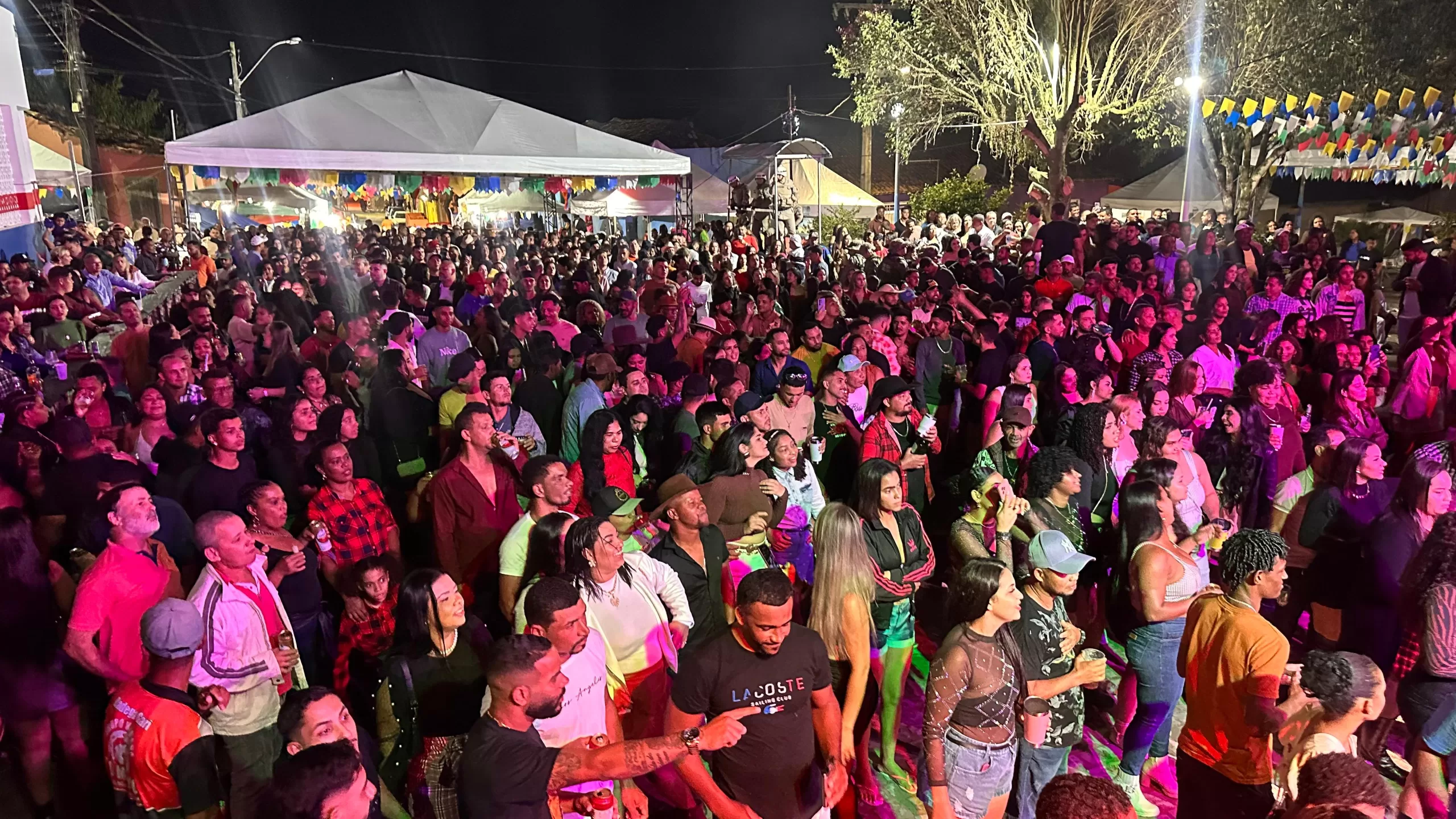 Primeira noite do São João do Sul 2025 lota praça e empolga público com shows e retorno da tradição